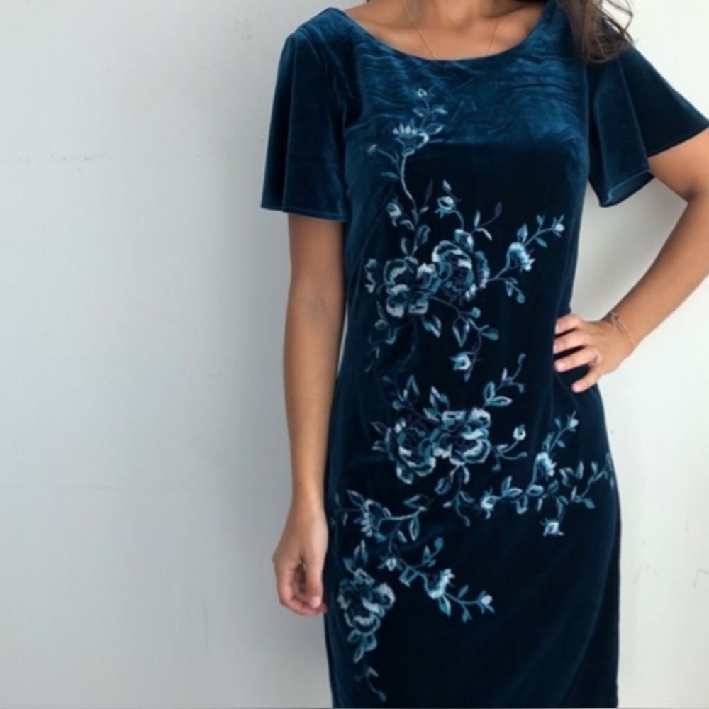 White House Black Market Teal Velvet Embroidered Shift Dress Lace Hem small